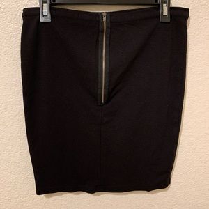 Guess💋 black stretchy skirt size L